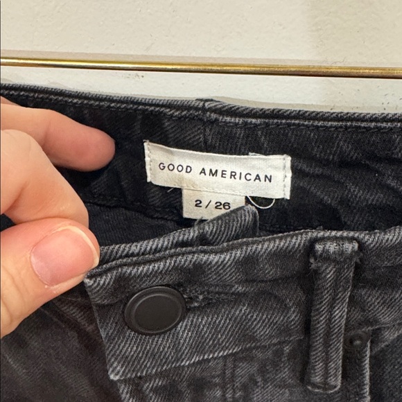 *NEW* GOOD AMERICAN GOOD BOY DISTRESSED BLACK WASH SIDE SLIT JEAN 2/26 - Picture 4 of 9